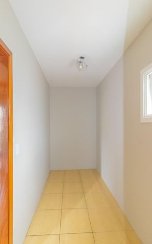 Casa de condomínio à venda com 200m², 5 quartos e 4 vagas Casa de condomínio à venda com 200m², 5 quartos e 4 vagasCloset da suíte