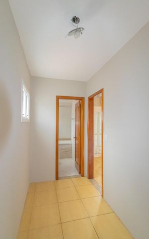 Casa de condomínio à venda com 200m², 5 quartos e 4 vagas Casa de condomínio à venda com 200m², 5 quartos e 4 vagasCloset da suíte