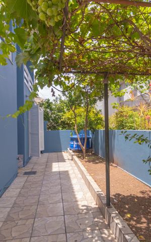 Casa de condomínio à venda com 200m², 5 quartos e 4 vagas Casa de condomínio à venda com 200m², 5 quartos e 4 vagasÁrea externa/Fundos
