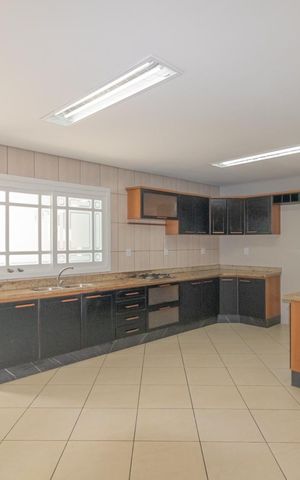 Casa de condomínio à venda com 200m², 5 quartos e 4 vagas Casa de condomínio à venda com 200m², 5 quartos e 4 vagasSala/Cozinha