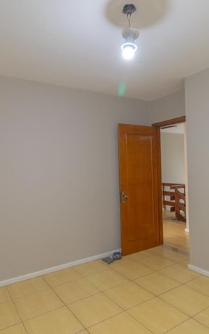 Casa de condomínio à venda com 200m², 5 quartos e 4 vagas Casa de condomínio à venda com 200m², 5 quartos e 4 vagasQuarto 3