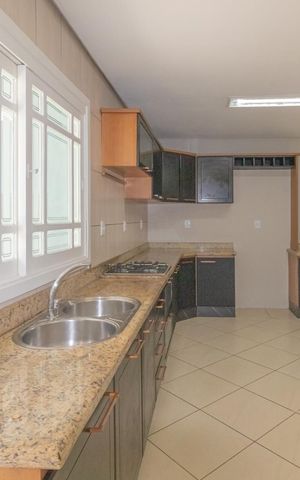Casa de condomínio à venda com 200m², 5 quartos e 4 vagas Casa de condomínio à venda com 200m², 5 quartos e 4 vagasSala/Cozinha