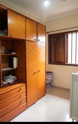 Casa à venda com 270m², 5 quartos e 4 vagas Casa à venda com 270m², 5 quartos e 4 vagasQuarto