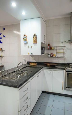 Casa à venda com 270m², 5 quartos e 4 vagas Casa à venda com 270m², 5 quartos e 4 vagasCozinha