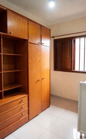 Casa à venda com 270m², 5 quartos e 4 vagas Casa à venda com 270m², 5 quartos e 4 vagasQuarto