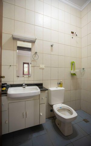 Casa à venda com 270m², 5 quartos e 4 vagas Casa à venda com 270m², 5 quartos e 4 vagasBanheiro