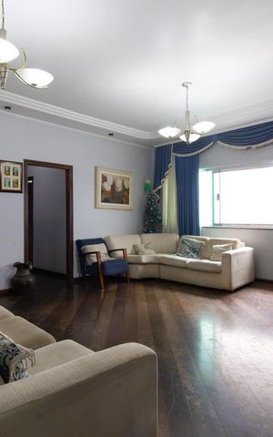 Casa à venda com 450m², 5 quartos e sem vaga Casa à venda com 450m², 5 quartos e sem vagaSala