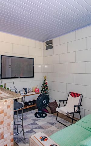 Casa à venda com 140m², 3 quartos e sem vaga Casa à venda com 140m², 3 quartos e sem vagaSala - Casa Fundos