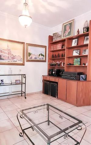 Casa à venda com 400m², 4 quartos e 4 vagas Casa à venda com 400m², 4 quartos e 4 vagasSala