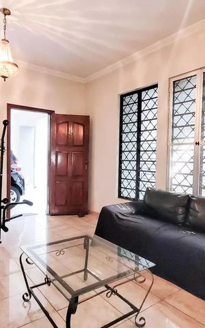 Casa à venda com 400m², 4 quartos e 4 vagas Casa à venda com 400m², 4 quartos e 4 vagasSala