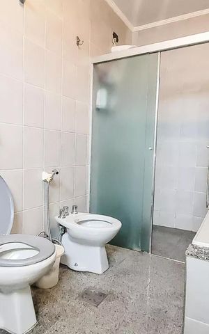 Casa à venda com 400m², 4 quartos e 4 vagas Casa à venda com 400m², 4 quartos e 4 vagasBanheiros