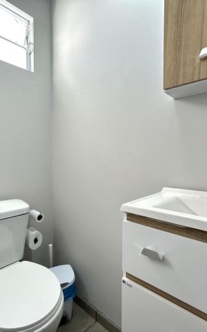 Casa para alugar com 110m², 1 quarto e 1 vaga Casa para alugar com 110m², 1 quarto e 1 vagaBanheiro da Área de Serviço