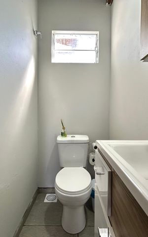 Casa para alugar com 110m², 1 quarto e 1 vaga Casa para alugar com 110m², 1 quarto e 1 vagaBanheiro da Área de Serviço