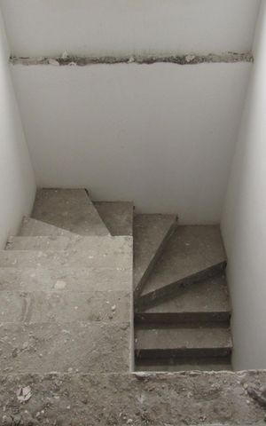 Casa à venda com 130m², 3 quartos e 4 vagasSala - Escada
