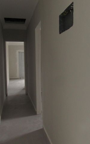 Casa à venda com 130m², 3 quartos e 4 vagasCorredores