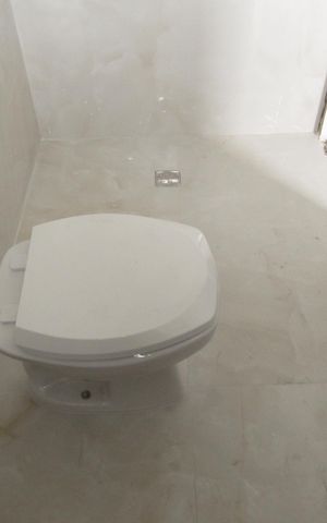 Casa à venda com 130m², 3 quartos e 4 vagasBanheiro da Suíte 2