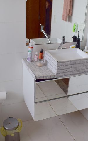 Apartamento para alugar com 76m², 2 quartos e sem vagaBanheiro