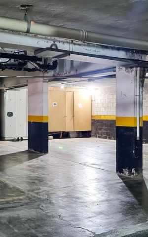 Apartamento à venda com 235m², 4 quartos e 5 vagas Apartamento à venda com 235m², 4 quartos e 5 vagasGaragem