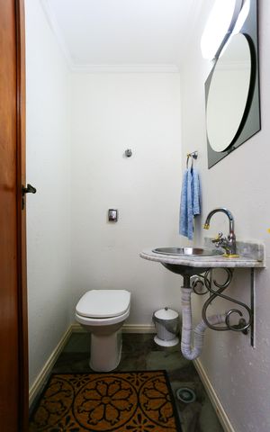 Apartamento à venda com 235m², 4 quartos e 5 vagas Apartamento à venda com 235m², 4 quartos e 5 vagasLavabo
