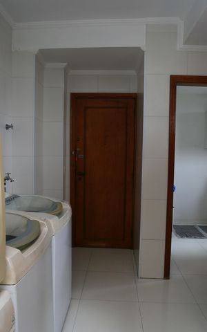 Apartamento à venda com 235m², 4 quartos e 5 vagas Apartamento à venda com 235m², 4 quartos e 5 vagasÁrea de Serviço