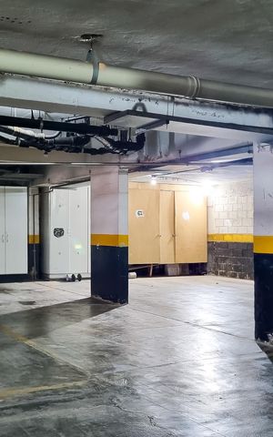 Apartamento à venda com 235m², 4 quartos e 5 vagas Apartamento à venda com 235m², 4 quartos e 5 vagasGaragem