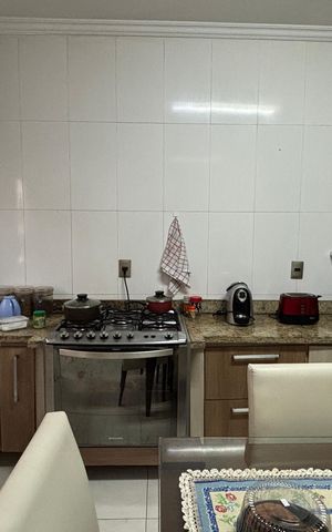 Casa à venda com 350m², 3 quartos e 3 vagas Casa à venda com 350m², 3 quartos e 3 vagasCozinha