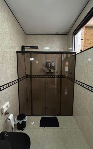 Casa à venda com 350m², 3 quartos e 3 vagas Casa à venda com 350m², 3 quartos e 3 vagasBanheiro