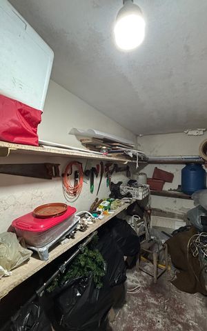 Casa à venda com 350m², 3 quartos e 3 vagas Casa à venda com 350m², 3 quartos e 3 vagasGaragem - Banheiro