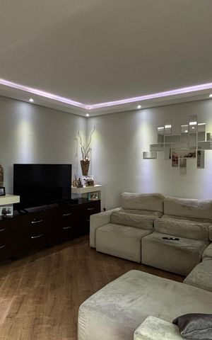 Casa à venda com 350m², 3 quartos e 3 vagas Casa à venda com 350m², 3 quartos e 3 vagasSala