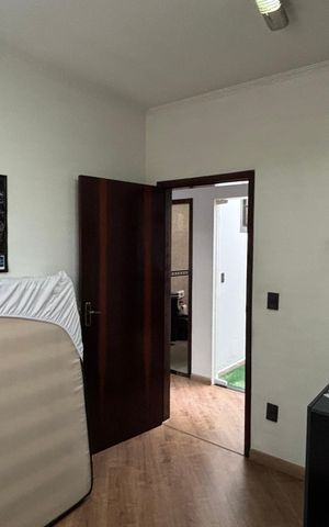Casa à venda com 350m², 3 quartos e 3 vagas Casa à venda com 350m², 3 quartos e 3 vagasQuarto 2