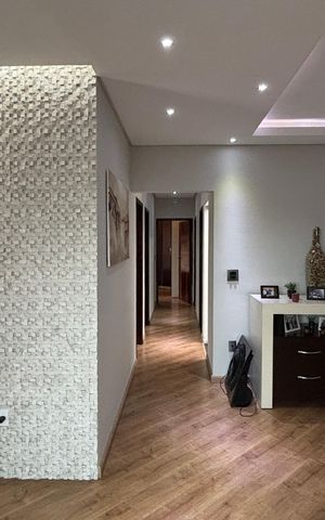 Casa à venda com 350m², 3 quartos e 3 vagas Casa à venda com 350m², 3 quartos e 3 vagasSala