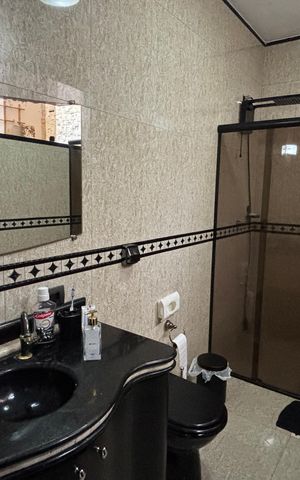 Casa à venda com 350m², 3 quartos e 3 vagas Casa à venda com 350m², 3 quartos e 3 vagasBanheiro