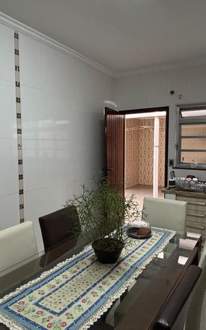 Casa à venda com 350m², 3 quartos e 3 vagas Casa à venda com 350m², 3 quartos e 3 vagasCozinha
