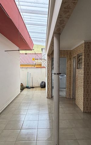 Casa à venda com 350m², 3 quartos e 3 vagas Casa à venda com 350m², 3 quartos e 3 vagasQuintal