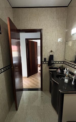 Casa à venda com 350m², 3 quartos e 3 vagas Casa à venda com 350m², 3 quartos e 3 vagasBanheiro