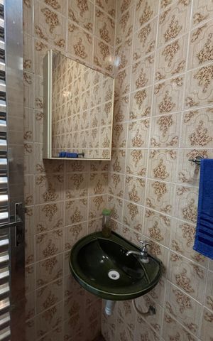 Casa à venda com 350m², 3 quartos e 3 vagas Casa à venda com 350m², 3 quartos e 3 vagasQuintal - Banheiro