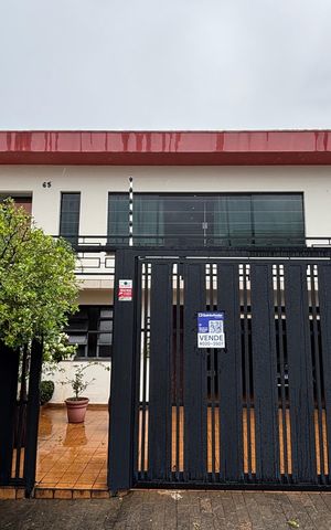 Casa à venda com 350m², 3 quartos e 3 vagas Casa à venda com 350m², 3 quartos e 3 vagasFachada