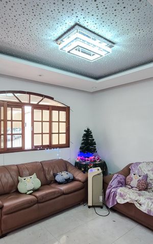 Casa à venda com 156m², 2 quartos e 2 vagas Casa à venda com 156m², 2 quartos e 2 vagasSala
