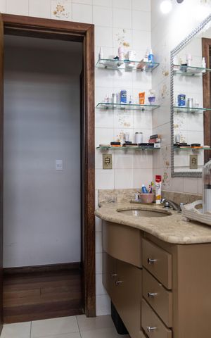 Casa à venda com 777m², 4 quartos e 2 vagas Casa à venda com 777m², 4 quartos e 2 vagasApartamento 1 - Banheiro Social