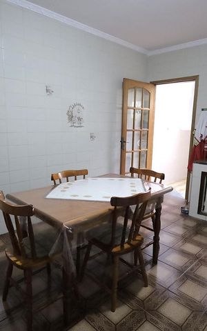 Casa à venda com 150m², 3 quartos e 2 vagas Casa à venda com 150m², 3 quartos e 2 vagasCozinha