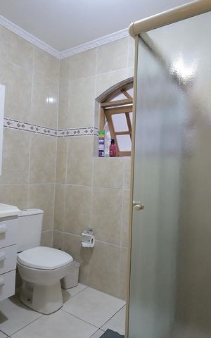 Casa à venda com 150m², 3 quartos e 2 vagas Casa à venda com 150m², 3 quartos e 2 vagasBanheiro