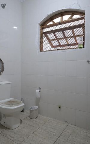 Casa à venda com 150m², 3 quartos e 2 vagas Casa à venda com 150m², 3 quartos e 2 vagasBanheiro 2
