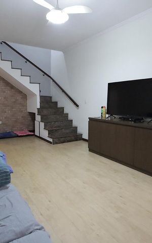 Casa à venda com 150m², 3 quartos e 2 vagas Casa à venda com 150m², 3 quartos e 2 vagasSala