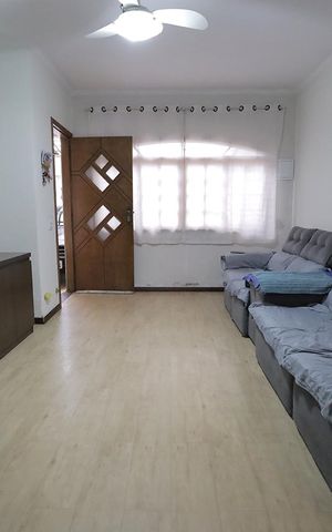 Casa à venda com 150m², 3 quartos e 2 vagas Casa à venda com 150m², 3 quartos e 2 vagasSala