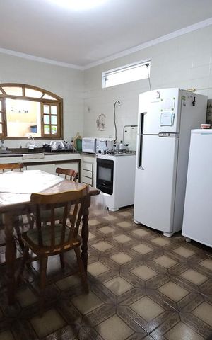 Casa à venda com 150m², 3 quartos e 2 vagas Casa à venda com 150m², 3 quartos e 2 vagasCozinha
