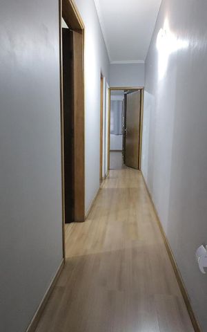 Casa à venda com 150m², 3 quartos e 2 vagas Casa à venda com 150m², 3 quartos e 2 vagasCorredor