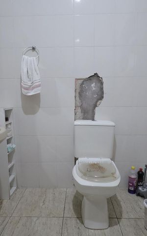 Casa à venda com 150m², 3 quartos e 2 vagas Casa à venda com 150m², 3 quartos e 2 vagasBanheiro 2