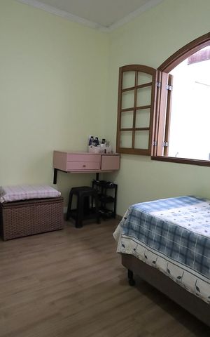 Casa à venda com 150m², 3 quartos e 2 vagas Casa à venda com 150m², 3 quartos e 2 vagasQuarto 1
