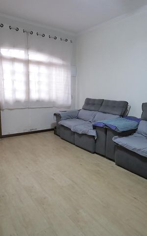 Casa à venda com 150m², 3 quartos e 2 vagas Casa à venda com 150m², 3 quartos e 2 vagasSala