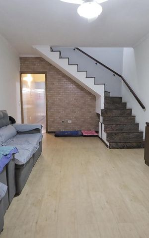 Casa à venda com 150m², 3 quartos e 2 vagas Casa à venda com 150m², 3 quartos e 2 vagasSala